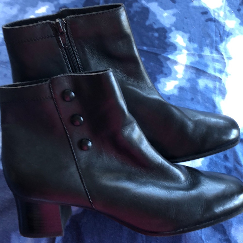 8.5 W Croft & Barrow Booties